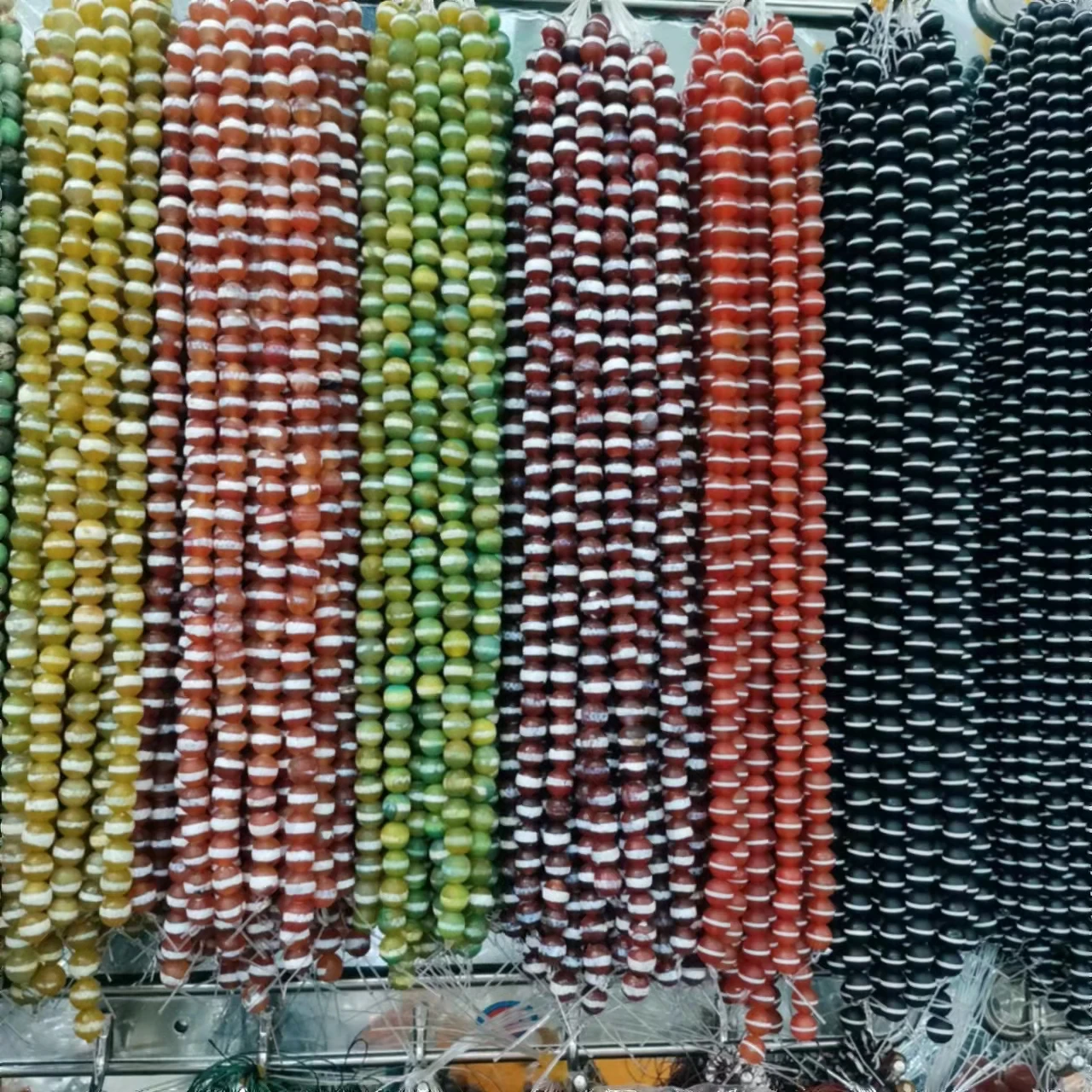1pcs/lot black red matte frosted fine line weathered coating red green yellow thick line striped round beads long loose Folklore
1pcs/lot black red matte frosted fine line weathered coating red green yellow thick line striped round beads long loose Folklore