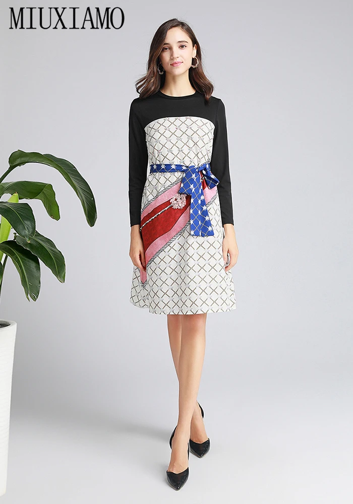 MIUXIMAO High Quality 2019 Fall Dresses Full Sleeve Runway Design Luxury A-Line Flower Print Long Dress Women Vestido With Belt
MIUXIMAO High Quality 2019 Fall Dresses Full Sleeve Runway Design Luxury A-Line Flower Print Long Dress Women Vestido With Belt