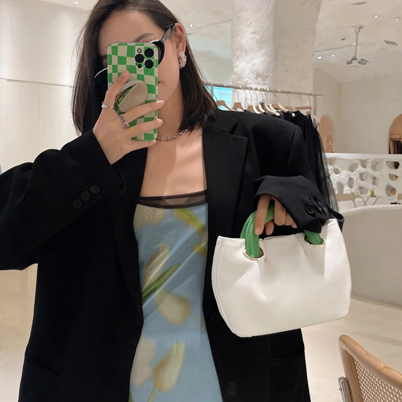 Solid Color Pleated Cloud bag 2021 Fashion New High-quality Soft Leather Women's Designer Handbag Shoulder Bags Crossbody Bag
Solid Color Pleated Cloud bag 2021 Fashion New High-quality Soft Leather Women's Designer Handbag Shoulder Bags Crossbody Bag