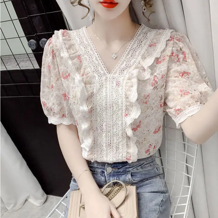 2021 Fashion Summer Women Vintage Floral Print V-neck Chiffon Shirts Sweet Elegant Female Short Puff Sleeve Slim Blouse Top Q381
2021 Fashion Summer Women Vintage Floral Print V-neck Chiffon Shirts Sweet Elegant Female Short Puff Sleeve Slim Blouse Top Q381