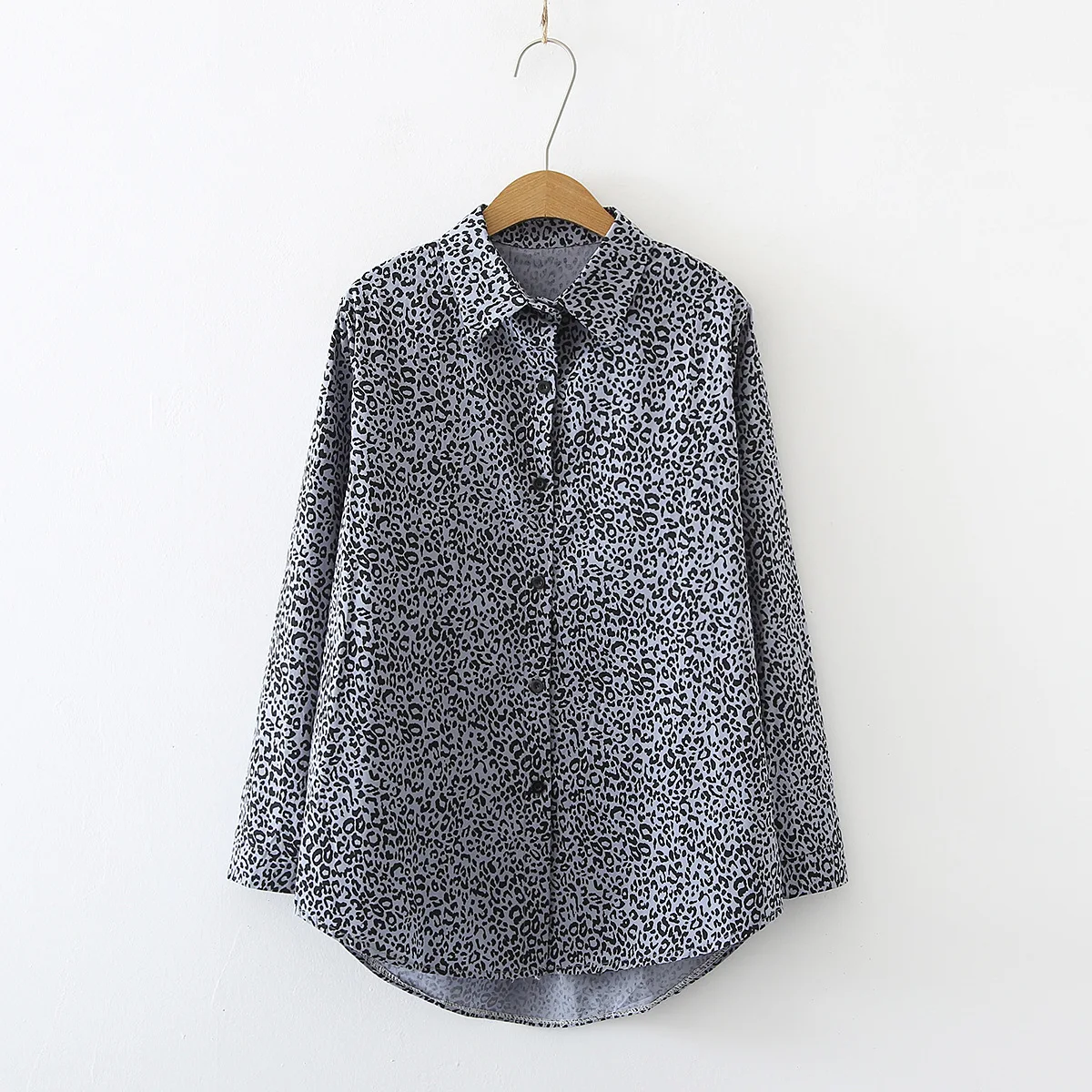 Womens tops and blouses 2020 Fashion Women Leopard Shirt Blouse Long Sleeve Female Casual Print Shirts Loose Tops Cardigan
Womens tops and blouses 2020 Fashion Women Leopard Shirt Blouse Long Sleeve Female Casual Print Shirts Loose Tops Cardigan