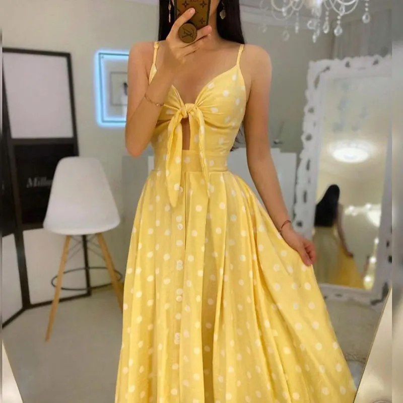 2021 Summer Ladies Sexy Beach Wear Sleeveless Backles Sling Long Dress Spaghetti Strap Polka Dot Print Knotted Design Maxi Dress
2021 Summer Ladies Sexy Beach Wear Sleeveless Backles Sling Long Dress Spaghetti Strap Polka Dot Print Knotted Design Maxi Dress