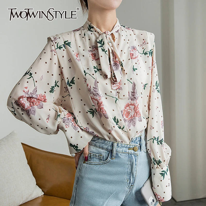 Женская блузка с цветочным принтом TWOTWINSTYLE, свободная Повседневная рубашка с высокой талией, шнуровкой и бантом, 2021
Женская блузка с цветочным принтом TWOTWINSTYLE, свободная Повседневная рубашка с высокой талией, шнуровкой и бантом, 2021