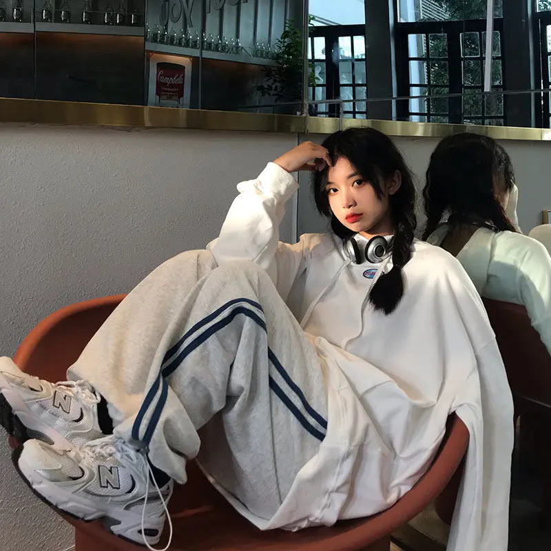 Gray Jogging Sweatpants Women Baggy Korean Style Sports Pants Oversize Harajuku Joggers Streetwear Casual Trousers 2021
Gray Jogging Sweatpants Women Baggy Korean Style Sports Pants Oversize Harajuku Joggers Streetwear Casual Trousers 2021