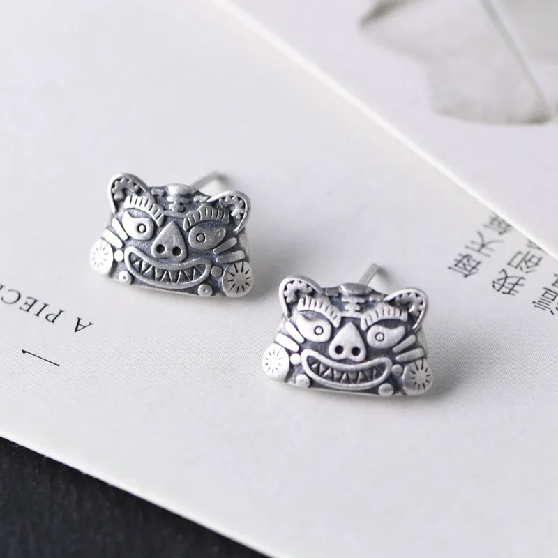 Ethnic Tiger Shape 925 Sterling Silver Small Stud Earrings for Women Vintage Thai Silver Cute Earrings 2021 Trend Jewelry EH012
Ethnic Tiger Shape 925 Sterling Silver Small Stud Earrings for Women Vintage Thai Silver Cute Earrings 2021 Trend Jewelry EH012