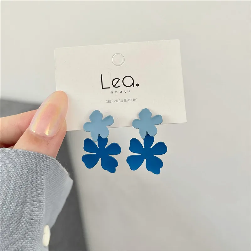 Blue flower splicing contrast color earrings 2021 new fashion women's earrings without earhole clip party gift
Blue flower splicing contrast color earrings 2021 new fashion women's earrings without earhole clip party gift