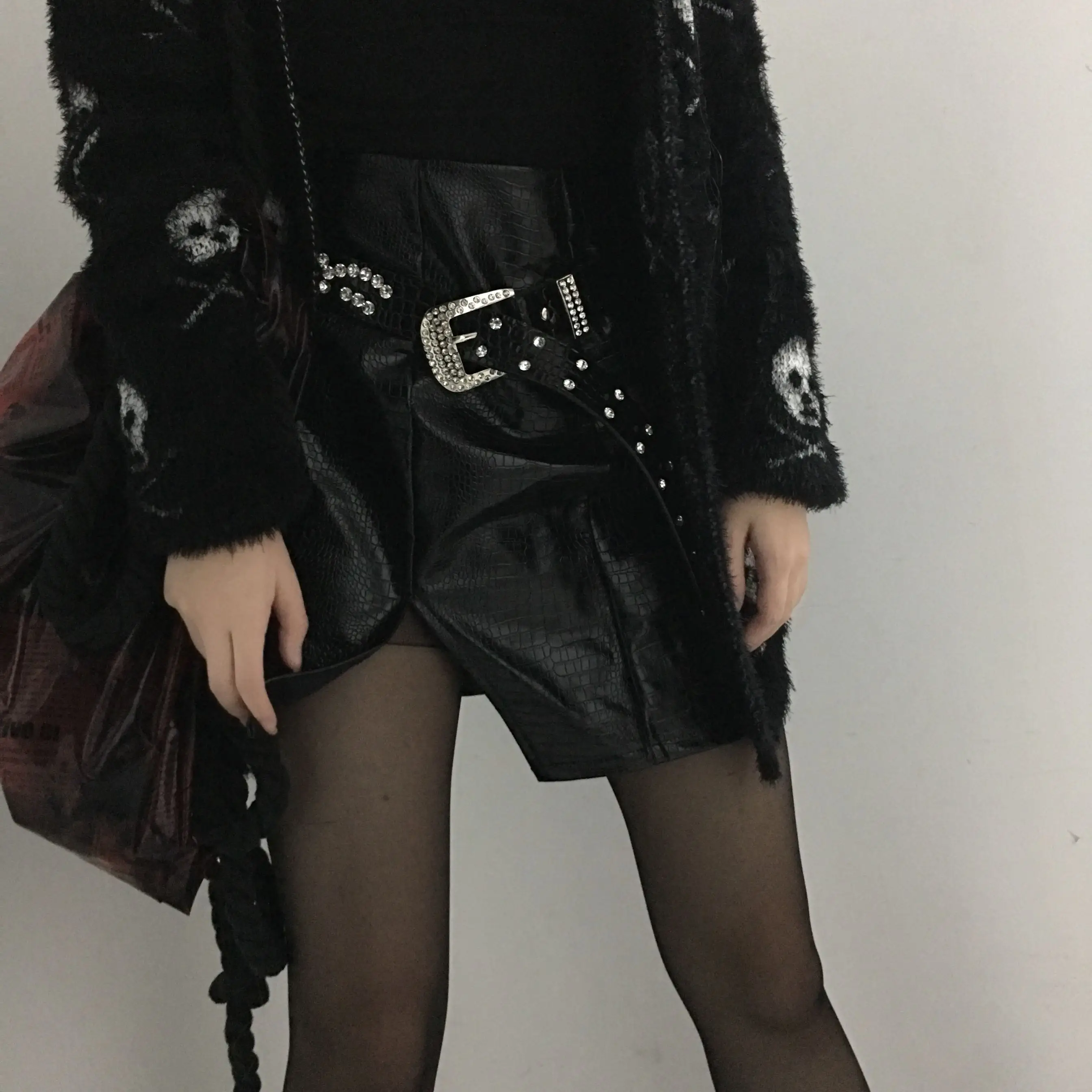 

Sexy Black PU Snakeskin Faux Leather Skirt Empire Diamond Beading Belt Punk Girls Mini Skirts Women 2021 Gothic Slit Skirt