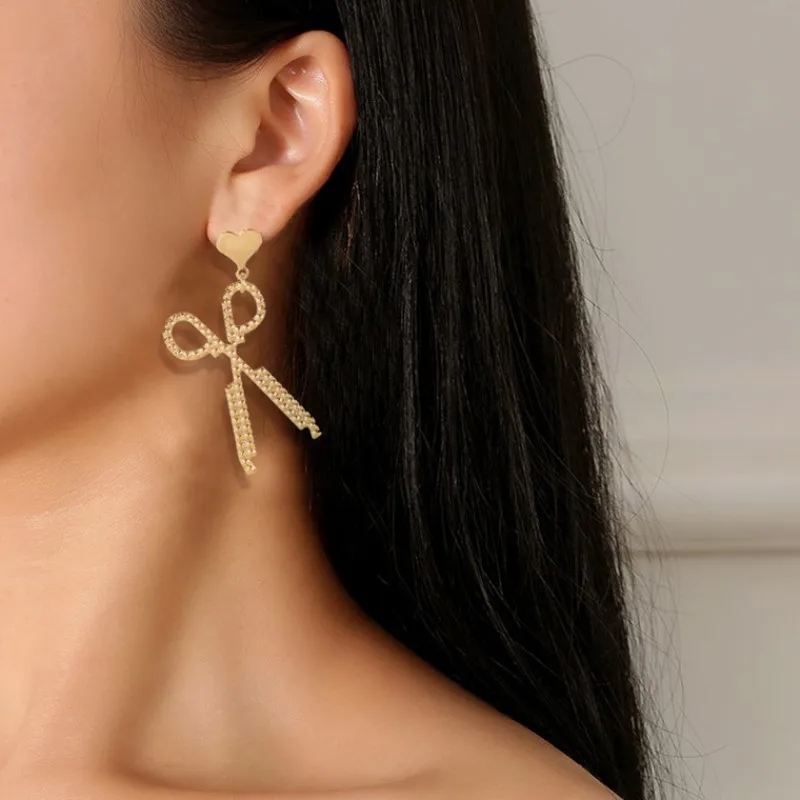 Korean Scissors Heart-shaped Pendant Earrings New Simplic Metal Scissors Earrings Woman Personality Wild Ear Studs Jewelry Gift
Korean Scissors Heart-shaped Pendant Earrings New Simplic Metal Scissors Earrings Woman Personality Wild Ear Studs Jewelry Gift