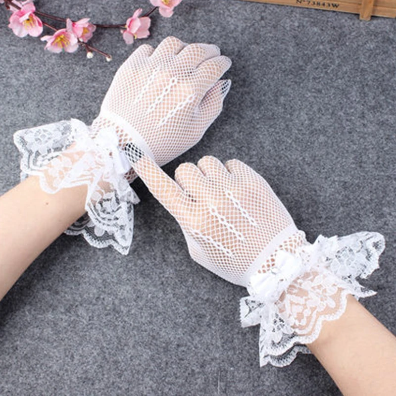 Women Thin Short Tulle Gloves Bridal Gloves Stretchy Lace Spots Sheers Flexible Full Finger Silk Mittens Wedding Party Accessory
Women Thin Short Tulle Gloves Bridal Gloves Stretchy Lace Spots Sheers Flexible Full Finger Silk Mittens Wedding Party Accessory