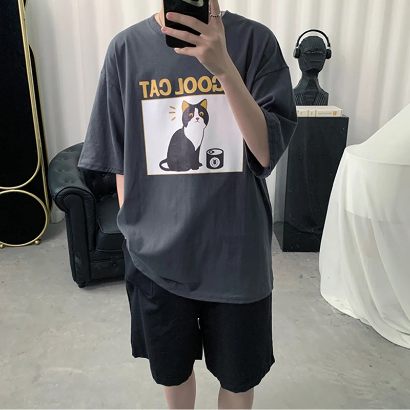 Summer Japan Style Individuality Cartoon Cat Print Tee Shirt Harajuku Vintage Brief Couples Clothes Fashion Novelty Man Teen Top
Summer Japan Style Individuality Cartoon Cat Print Tee Shirt Harajuku Vintage Brief Couples Clothes Fashion Novelty Man Teen Top