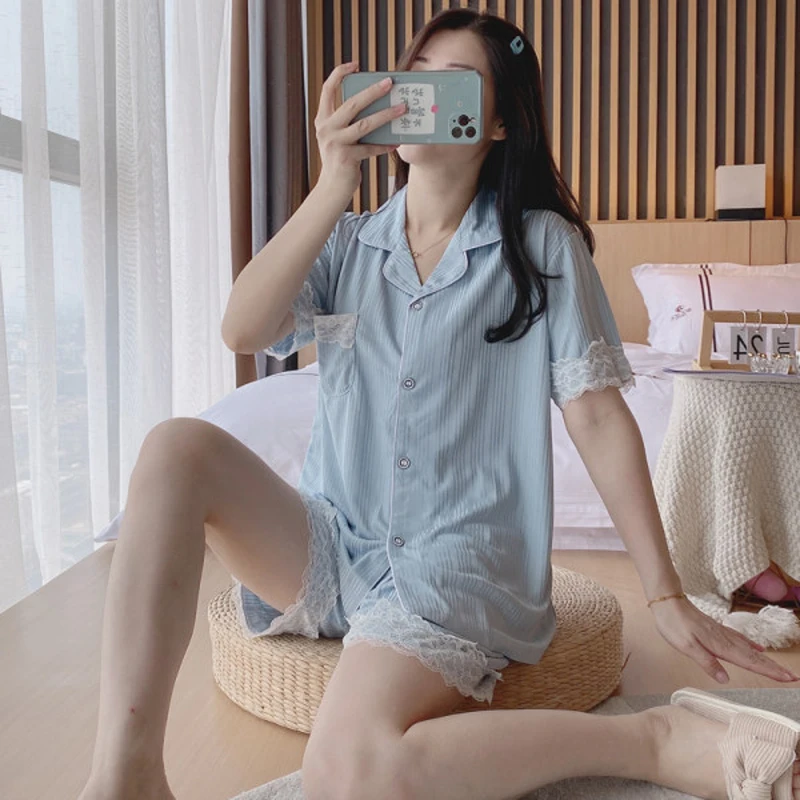 Women Pajamas Set Solid color Silk Satin Casual Pyjamas Sexy Lace Girls Lapel Shirts+Shorts Leisure Sleepwear Soft Homewear Suit
Women Pajamas Set Solid color Silk Satin Casual Pyjamas Sexy Lace Girls Lapel Shirts+Shorts Leisure Sleepwear Soft Homewear Suit