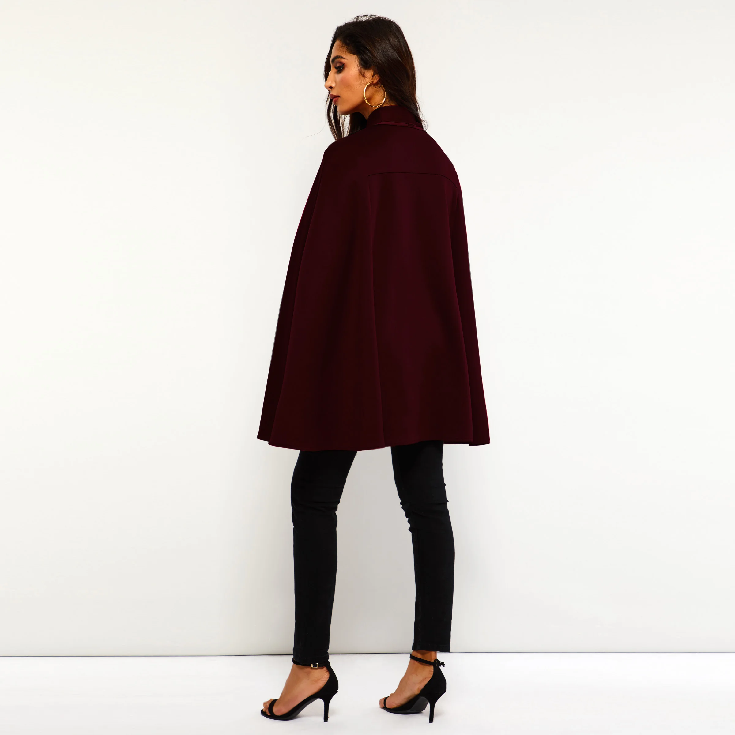 Vintage Suede Capes Women Windproof Warm Autumn Winter Outerwear Office Elegant Plain Lace Up Fashion Faux Leather Cape Female
Vintage Suede Capes Women Windproof Warm Autumn Winter Outerwear Office Elegant Plain Lace Up Fashion Faux Leather Cape Female