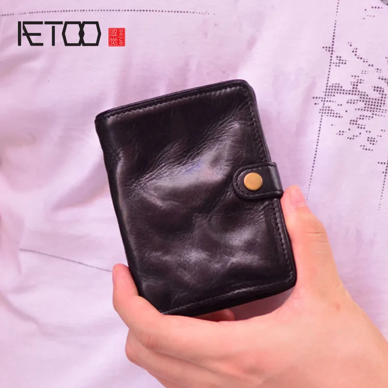 Мужской кожаный короткий складной кошелек AETOO, модный простой тонкий бумажник из мягкой кожи в стиле ретро
Мужской кожаный короткий складной кошелек AETOO, модный простой тонкий бумажник из мягкой кожи в стиле ретро