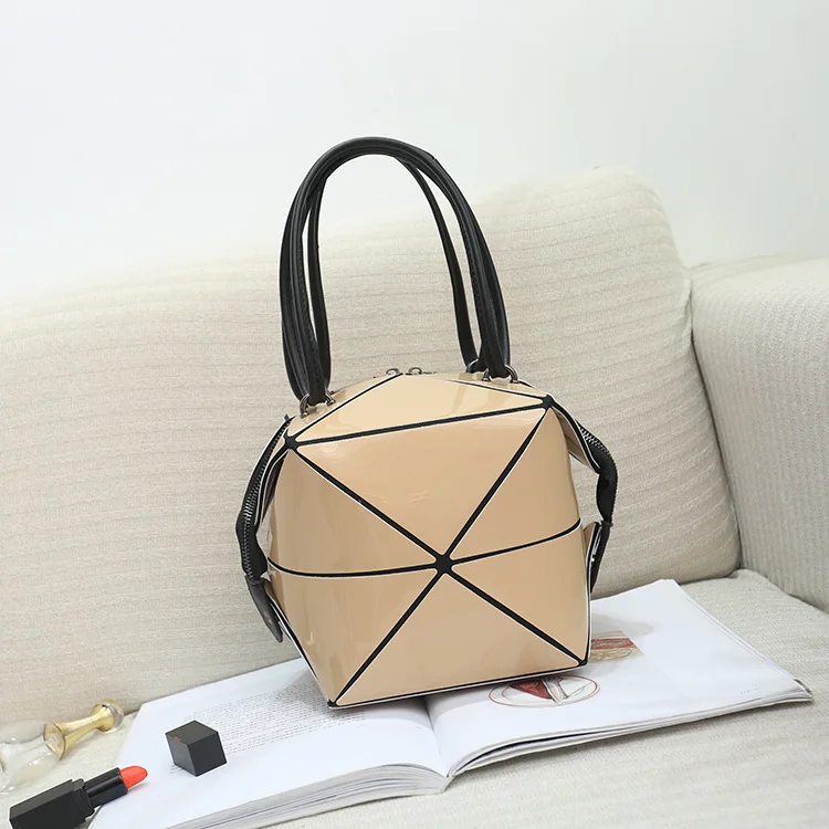 2020New fashion single shoulder bag folding versatile handbag Korean version leisure messenger bag Japanese and Korean style
2020New fashion single shoulder bag folding versatile handbag Korean version leisure messenger bag Japanese and Korean style