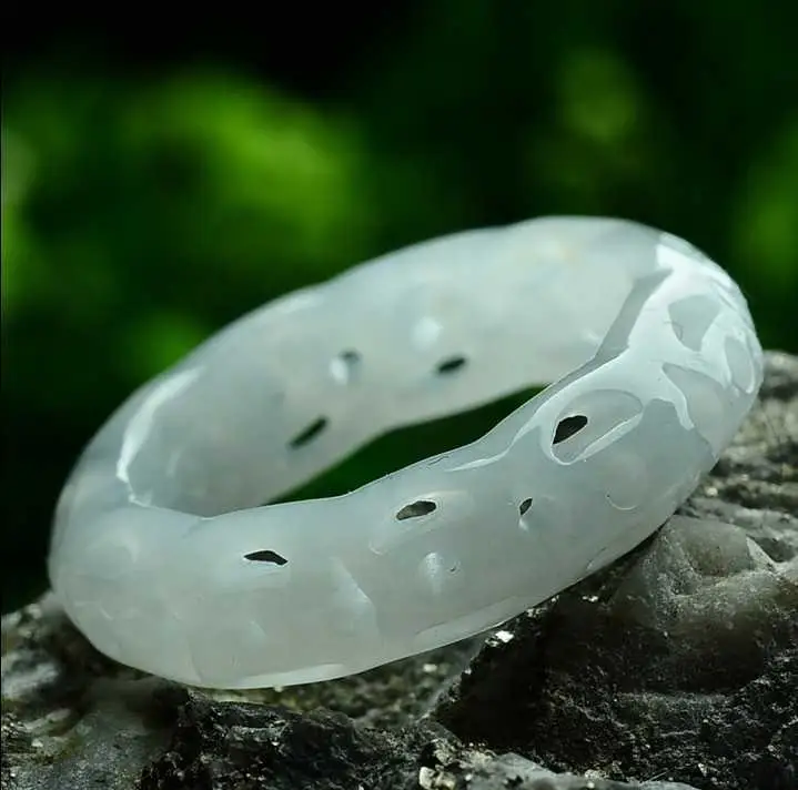 100%7A Myanmar emerald green jade ring handmade hollow Carving pattern jade rings jade jewelry inner diam16-21mm 
100%7A Myanmar emerald green jade ring handmade hollow Carving pattern jade rings jade jewelry inner diam16-21mm