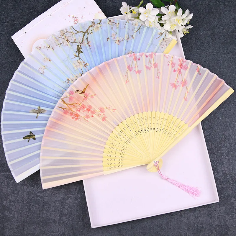Portable Lady Folding Fan Summer Chinese Retro Female Hand Fan 23/22cm Wedding Party Dance Fan Small Silk Abanicos Para Boda
Portable Lady Folding Fan Summer Chinese Retro Female Hand Fan 23/22cm Wedding Party Dance Fan Small Silk Abanicos Para Boda