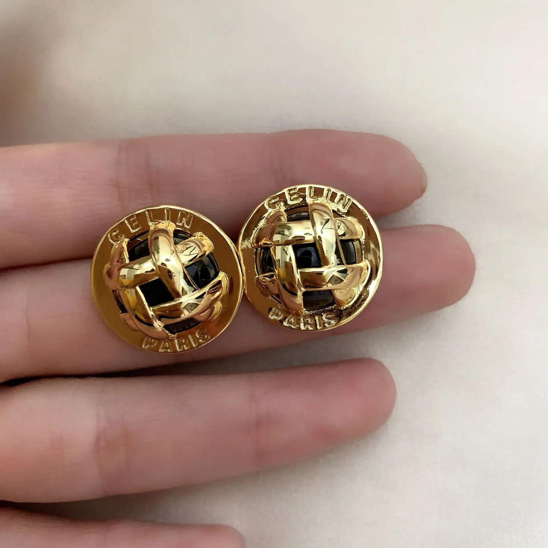 New Celi Antique Vintage Hat Button Stud Earrings Women's Simple Brass 18K Gold Plated Indifferent Trendy Earrings
New Celi Antique Vintage Hat Button Stud Earrings Women's Simple Brass 18K Gold Plated Indifferent Trendy Earrings