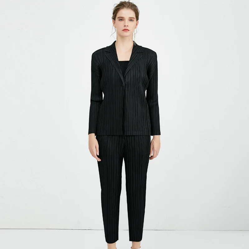 Miyake Pleats Suit New Simple Casual Women's Professional Suit 9-point Straight Pants 1-button Slim Coat Top Women
Miyake Pleats Suit New Simple Casual Women's Professional Suit 9-point Straight Pants 1-button Slim Coat Top Women
