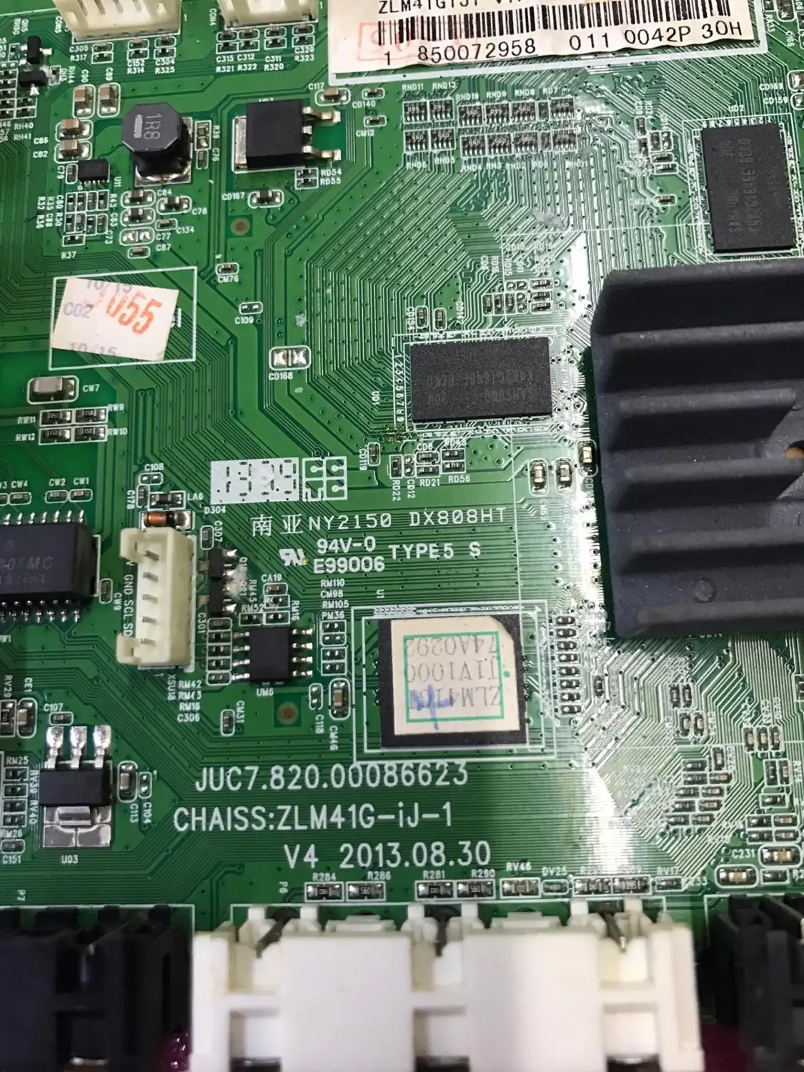 Original LED42C2000i motherboard JUC7.820.00086623 with screen C420F13-E2-A spot
Original LED42C2000i motherboard JUC7.820.00086623 with screen C420F13-E2-A spot