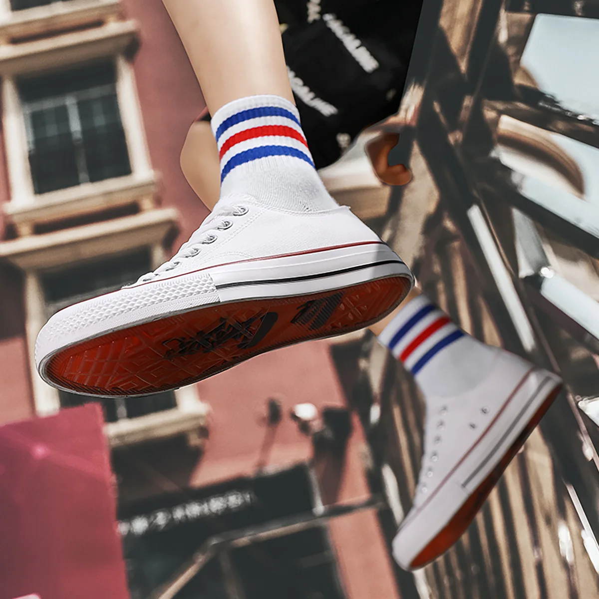 Three-time vulcanized shoes Korean canvas shoes board shoes student men's shoes tide shoes school season
Three-time vulcanized shoes Korean canvas shoes board shoes student men's shoes tide shoes school season