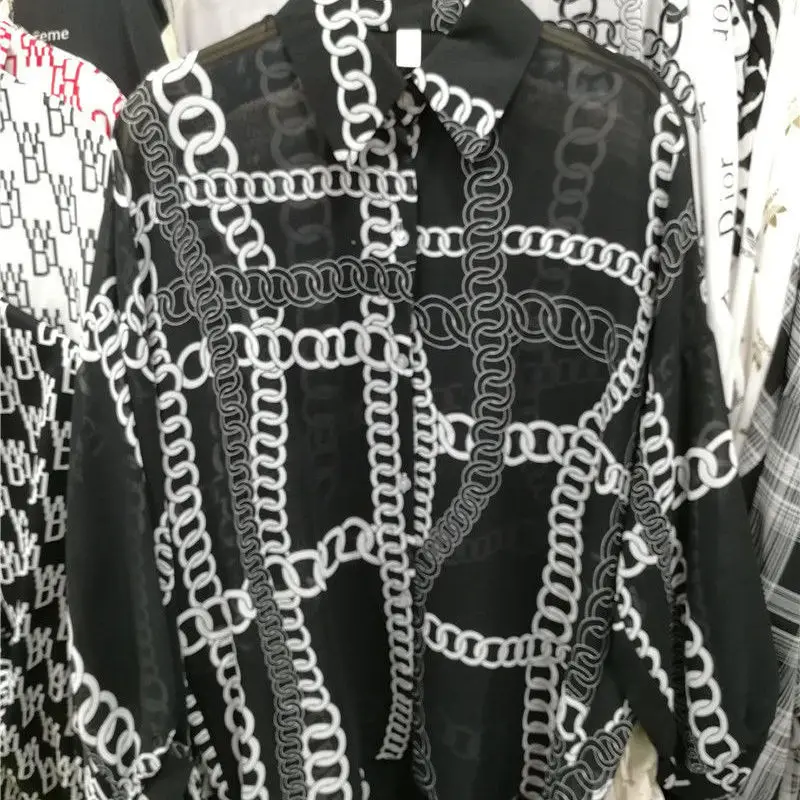 2021 Korean Chiffon print loose shirt women's front short back long bat sleeve sunscreen shirt women's top
2021 Korean Chiffon print loose shirt women's front short back long bat sleeve sunscreen shirt women's top