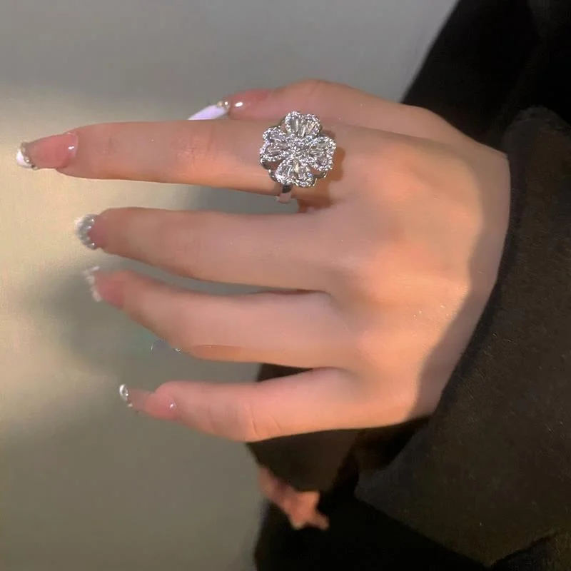 Ring Clover Lucky Guardian Jewelry Light Luxury Full Diamond Flower Rings Opening Fashion Personality Rotating Niche Design Ring
Ring Clover Lucky Guardian Jewelry Light Luxury Full Diamond Flower Rings Opening Fashion Personality Rotating Niche Design Ring