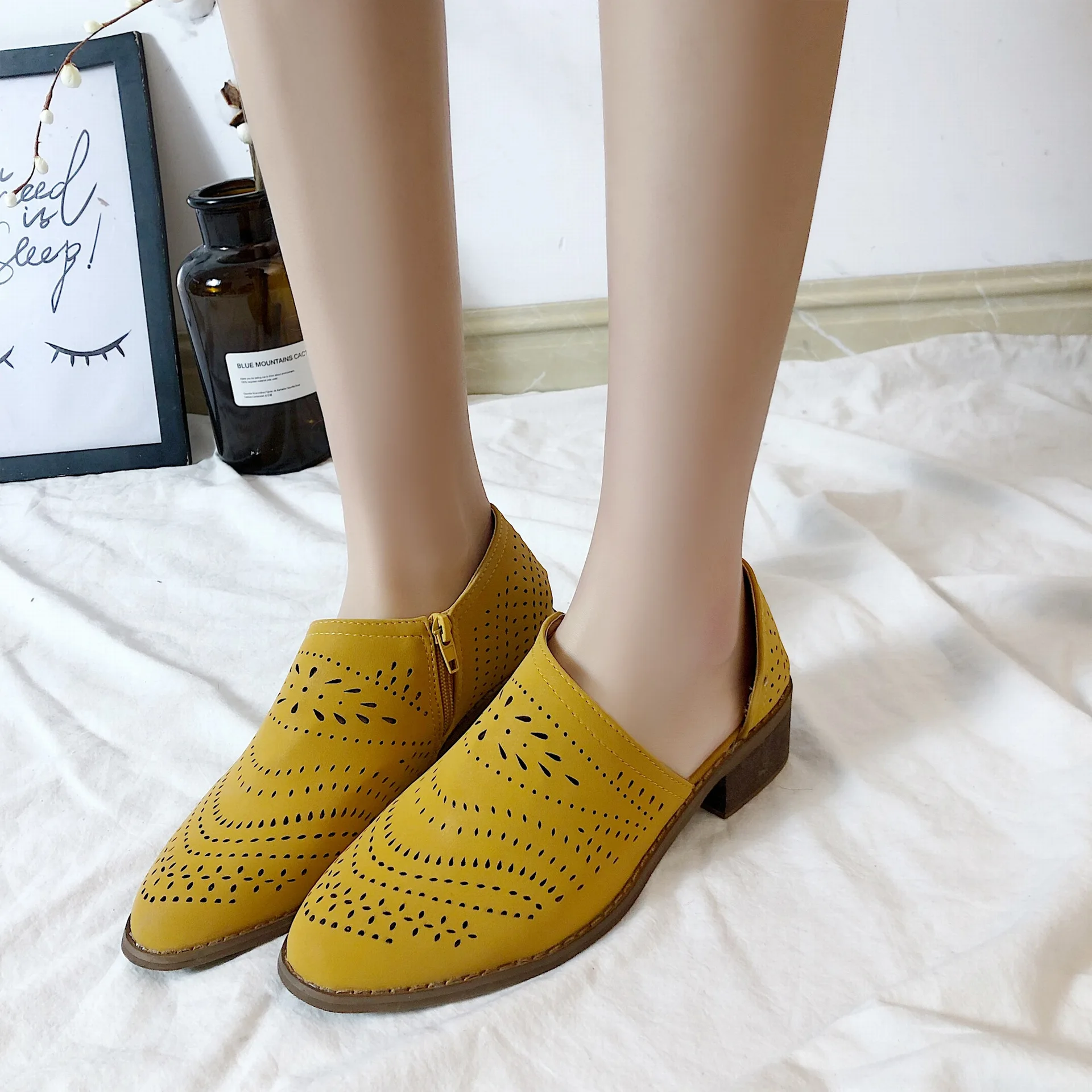 2021 Summer Fashion Women's Sandals Spring and Summer Square Low Heel Ladies Leather Hollow and Breathable Ankle Platform Shoes
2021 Summer Fashion Women's Sandals Spring and Summer Square Low Heel Ladies Leather Hollow and Breathable Ankle Platform Shoes