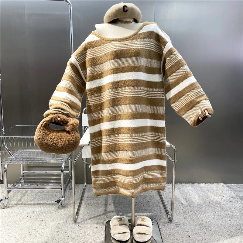 Женское трикотажное платье средней длины, контрастное свободное шерстяное платье-пуловер в полоску с длинным рукавом 
Женское трикотажное платье средней длины, контрастное свободное шерстяное платье-пуловер в полоску с длинным рукавом