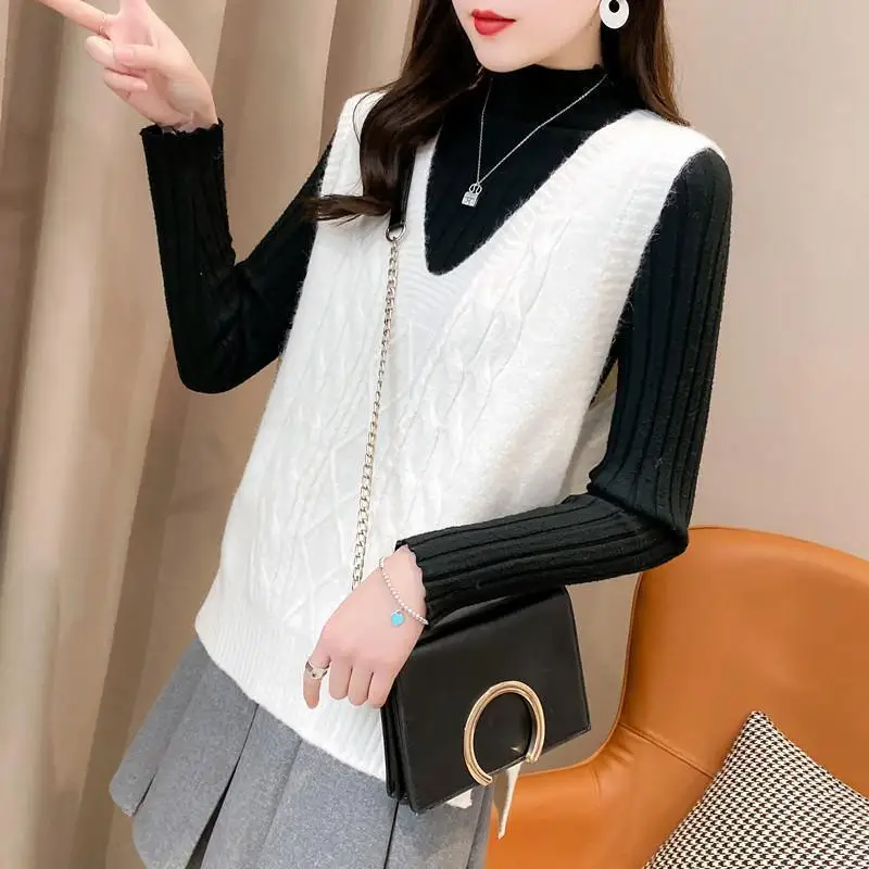 Spring and Autumn waistcoat women's new loose Korean version v-neck vest sleeveless sweater with retro blouse instagram trend
Spring and Autumn waistcoat women's new loose Korean version v-neck vest sleeveless sweater with retro blouse instagram trend