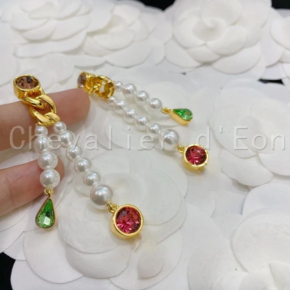 Chevalier d'Eon Hot Brand Gold Color Fashion Jewelry Women Top Quality Pearls Crystal Dangle Drop Earrings Female Party Gift
Chevalier d'Eon Hot Brand Gold Color Fashion Jewelry Women Top Quality Pearls Crystal Dangle Drop Earrings Female Party Gift