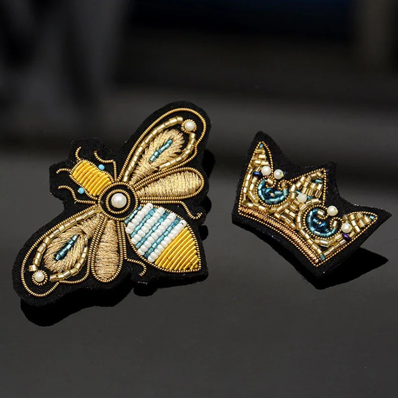 Indian Silk Hand-Embroidered Golden Crown Bee Cartoon Brooch Small Pin Fixed Clothes Accessory Badge
Indian Silk Hand-Embroidered Golden Crown Bee Cartoon Brooch Small Pin Fixed Clothes Accessory Badge