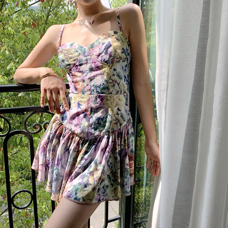 Летнее женское шифоновое платье с открытой спиной, без рукавов 
Летнее женское шифоновое платье с открытой спиной, без рукавов