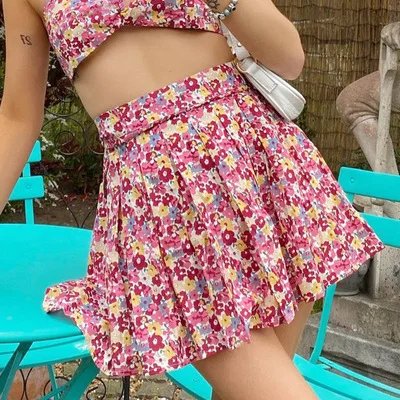 Vintage 2000s Floral Print Co-ord Suits Y2K Fashion Halter Crop Tops and High Waist A-line Mini Skirts 2 piece Sets Cute
Vintage 2000s Floral Print Co-ord Suits Y2K Fashion Halter Crop Tops and High Waist A-line Mini Skirts 2 piece Sets Cute
