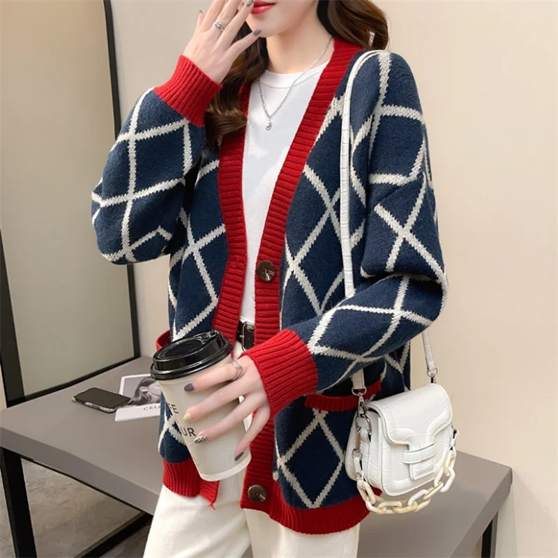 Women Sweater Cardigans 2021 Casual V Neck Long Sleeve Oversized Loose Plaid Buttons Knitted Tops Winter Female Sweater Outwear
Women Sweater Cardigans 2021 Casual V Neck Long Sleeve Oversized Loose Plaid Buttons Knitted Tops Winter Female Sweater Outwear