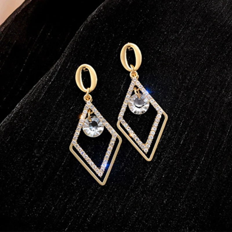 2021 Sun Flower Geometric Earrings Shiny Star Pendant Exquisite Design Fashion Temperament Wild Drop Earrings Party Accessories
2021 Sun Flower Geometric Earrings Shiny Star Pendant Exquisite Design Fashion Temperament Wild Drop Earrings Party Accessories
