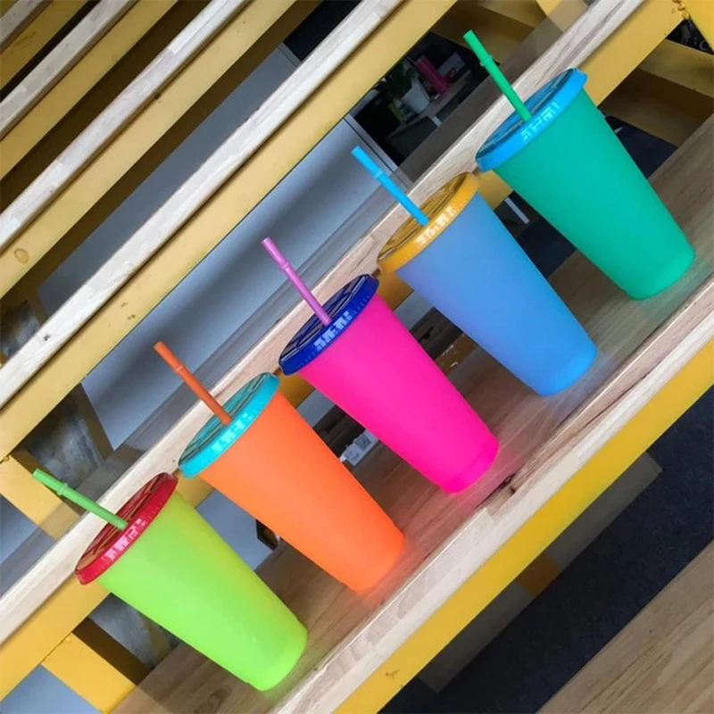 The new 700ml reusable plastic water cup, cold water bottle, magic straw cup with lid and straw. Personalized Christmas gifts
The new 700ml reusable plastic water cup, cold water bottle, magic straw cup with lid and straw. Personalized Christmas gifts