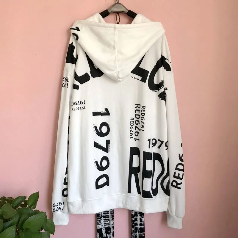 QING MO Autumn Fashion Long Sleeved Hoodie Women Loose And Thin Letter Printing 2021 New Trend Pullover Sweatshirts Red ZWL446 
QING MO Autumn Fashion Long Sleeved Hoodie Women Loose And Thin Letter Printing 2021 New Trend Pullover Sweatshirts Red ZWL446
