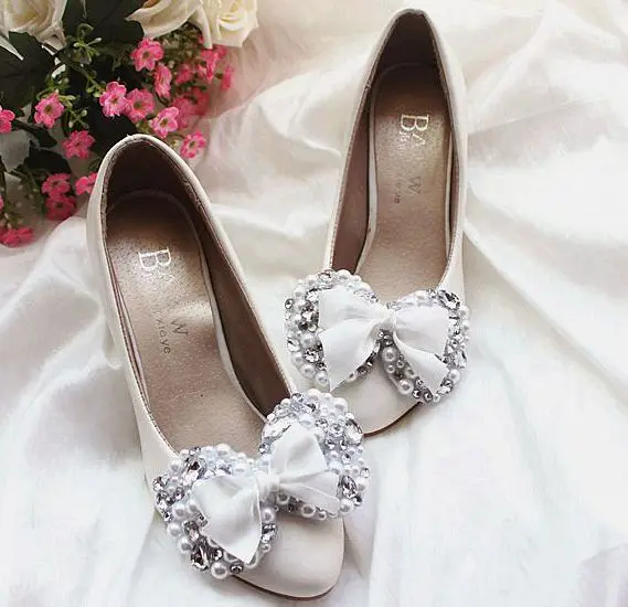 5CM middle heel luxury pearls crystal white bow wedding pumps shoes bride handmade plus size bridal bridesmaid party dinner pump
5CM middle heel luxury pearls crystal white bow wedding pumps shoes bride handmade plus size bridal bridesmaid party dinner pump