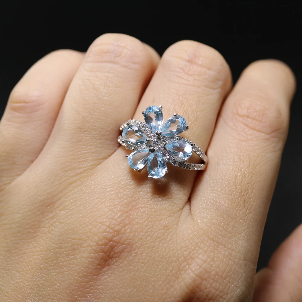 Кольцо с голубым топазом женское ювелирное изделие из драгоценных камней |