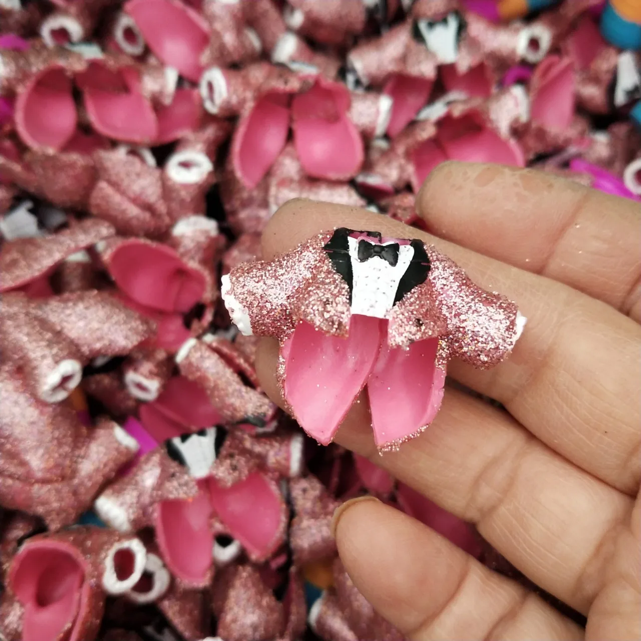 L.O.L. SURPRISE! Original Choose 1 Pcs Dresses Clothes for 8cm Big Sister Dolls Kids Doll Toys glitter powder Dovetail coat
L.O.L. SURPRISE! Original Choose 1 Pcs Dresses Clothes for 8cm Big Sister Dolls Kids Doll Toys glitter powder Dovetail coat