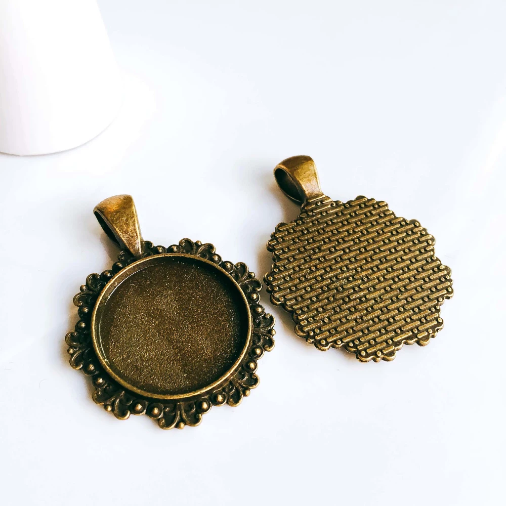 20mm Antique Bronze Silver Glass Cabochon Blank Base Necklace Pendant Setting Jewelry Accessories Diy Material 5pcs T101
20mm Antique Bronze Silver Glass Cabochon Blank Base Necklace Pendant Setting Jewelry Accessories Diy Material 5pcs T101