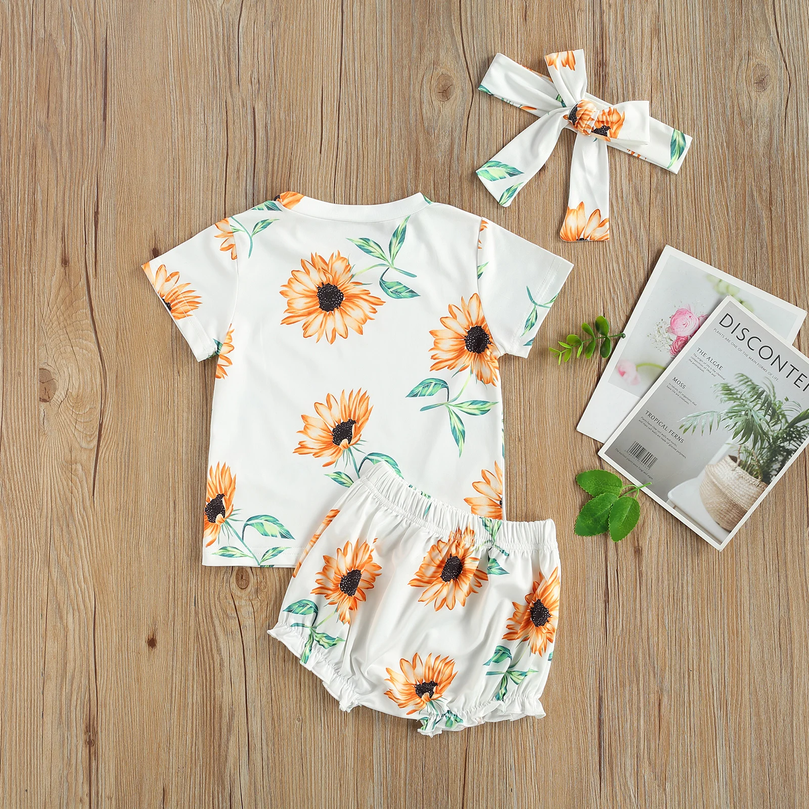 2021 New Summer 0-24M Baby Girl Sunflower Print 3Pcs Set T-Shirt Short Sleeve Top+Ruffled Shorts+Headband Toddler Clothes
2021 New Summer 0-24M Baby Girl Sunflower Print 3Pcs Set T-Shirt Short Sleeve Top+Ruffled Shorts+Headband Toddler Clothes