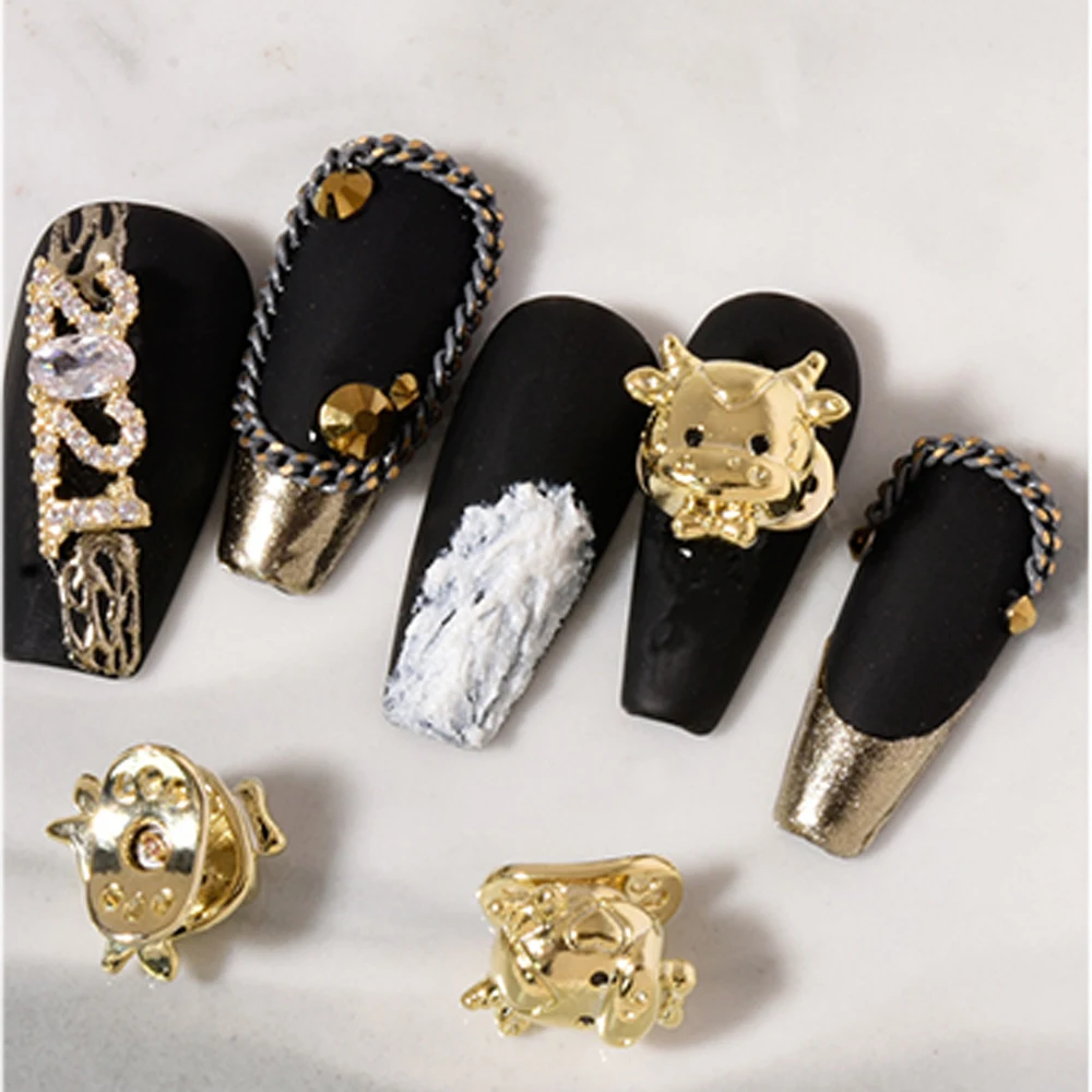 1Pc Retro Bohemian Styles Cow Nail Art Decoration Fast Rotatable Shiny Nail Zircon Metal Alloy Professional Manicure Accessories 
1Pc Retro Bohemian Styles Cow Nail Art Decoration Fast Rotatable Shiny Nail Zircon Metal Alloy Professional Manicure Accessories