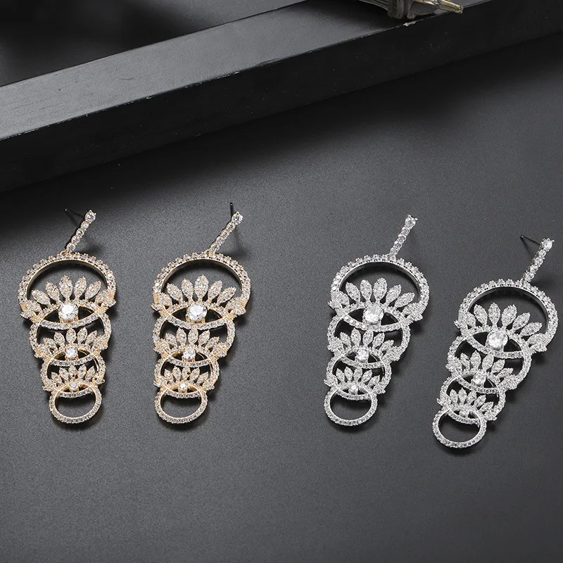 European and American style new jewelry exaggerated elegant exquisite diamond-studded champagne long tassel retro earring earrin
European and American style new jewelry exaggerated elegant exquisite diamond-studded champagne long tassel retro earring earrin
