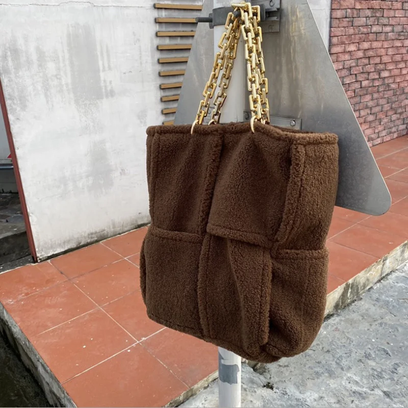 2021New Plush Chain Handbags for Women Winter Soft Tend Branded Shoulder Handbags Women's Travel Totes Lady Chain Hand Bag INS
2021New Plush Chain Handbags for Women Winter Soft Tend Branded Shoulder Handbags Women's Travel Totes Lady Chain Hand Bag INS