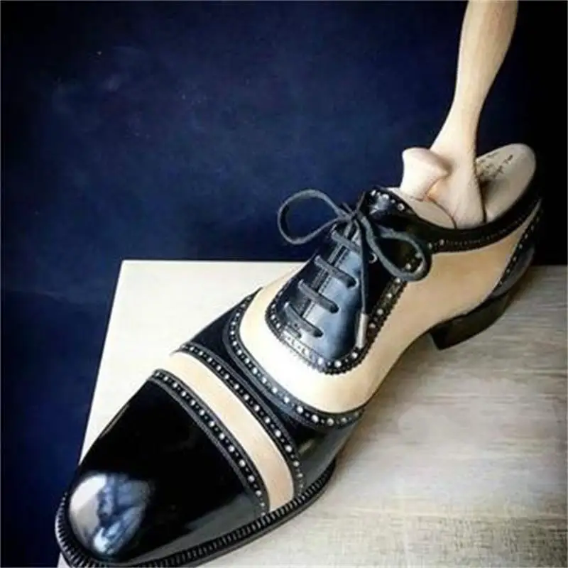 Men's Black and White Color Matching PU Hollow Lace-up Comfortable Fashion Casual Business All-match Oxford Shoes HG124
Men's Black and White Color Matching PU Hollow Lace-up Comfortable Fashion Casual Business All-match Oxford Shoes HG124