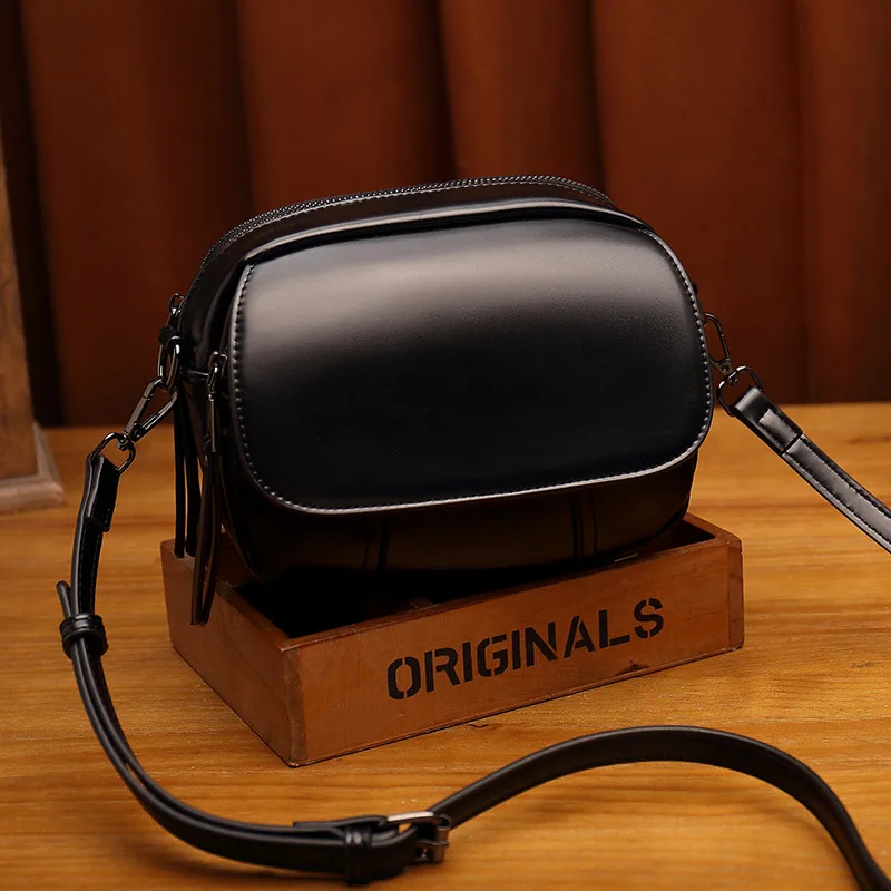 European and American Women's Retro Shoulder Bag for Fall/winter 2021 New Fashion All-match Messenger Lightweight Female Bag
European and American Women's Retro Shoulder Bag for Fall/winter 2021 New Fashion All-match Messenger Lightweight Female Bag