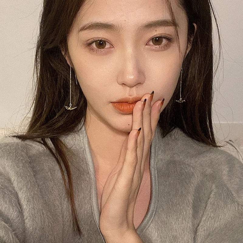 Южнокорейские простые металлические полые бумажные серьги кран уникальный дизайн длинные Подвесные серьги интернет-знаменитости
Южнокорейские простые металлические полые бумажные серьги кран уникальный дизайн длинные Подвесные серьги интернет-знаменитости