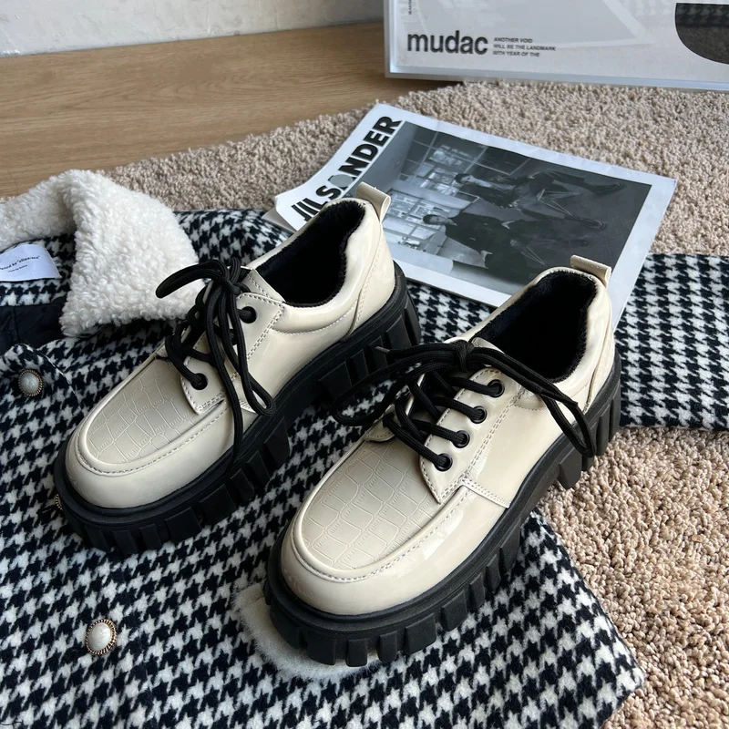 Platform Small Leather Shoes Women's Height-increasing Platform Shoes 2021 Autumn and Winter New Patent Leather Single Shoes
Platform Small Leather Shoes Women's Height-increasing Platform Shoes 2021 Autumn and Winter New Patent Leather Single Shoes