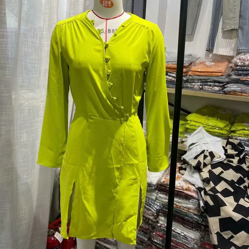 Autumn Women Yellow Dresses Oblique Buttons Placket Design Side Split Long Sleeve Knee Length V-Neck One Piece Dress 2021
Autumn Women Yellow Dresses Oblique Buttons Placket Design Side Split Long Sleeve Knee Length V-Neck One Piece Dress 2021